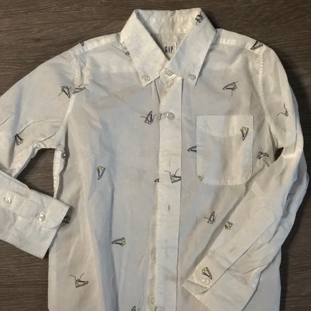 Collared button down shirt boys size 6-7